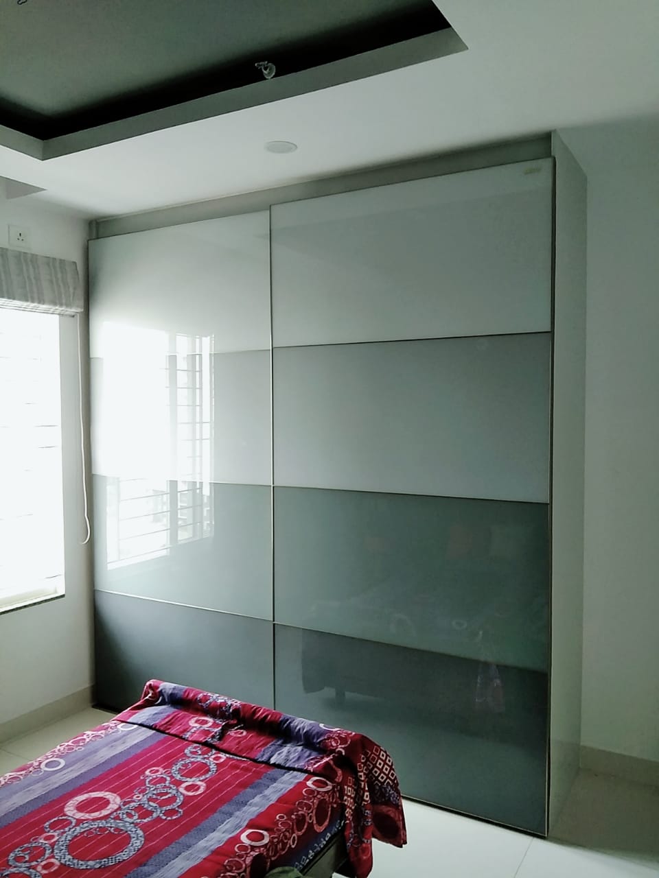 hafele-hettich-salice-wurfel-lacquer-glass-wardrobes-dealers-manufacturers-in-noida-greater-noida-india